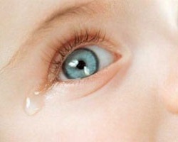 слезы у ребенка