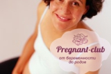 Беременная женщина улыбается